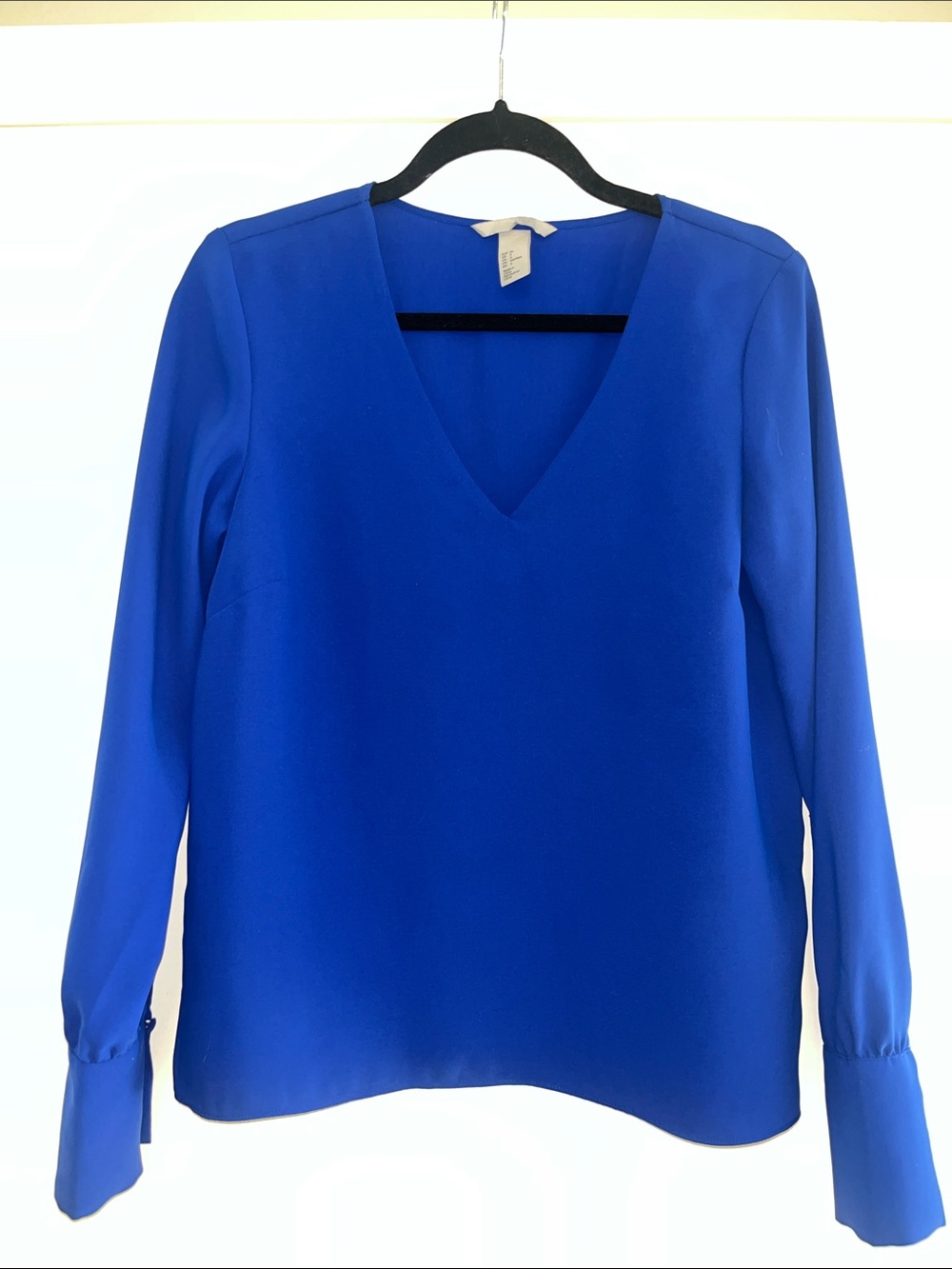H&M blue v-neck blouse